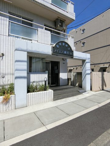 ノイエス南行徳のエントランス