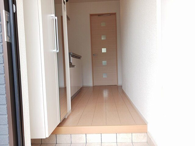 松の木　伍番館の玄関