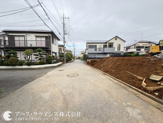 【前面道路含む現地写真】 | 柏市つくしが丘10期　全2区画 | のんびりした毎日を送りたい方にもおすすめ♪好きなスタイルで自由のに建築できるのも嬉しいポイント！
閑静で落ち着いた住宅街でのびのび子育てするこができます！老後や夫婦二人の住まいにも如何でしょうか♪