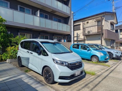 シャーメゾン下中条の駐車場