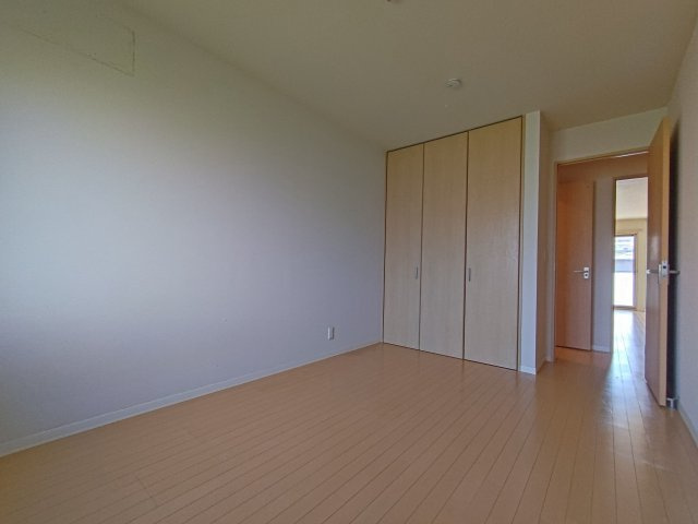 シャーメゾン下中条の寝室