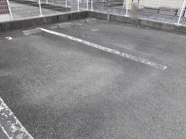 サン・セリスの駐車場