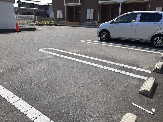 ファンターナの駐車場