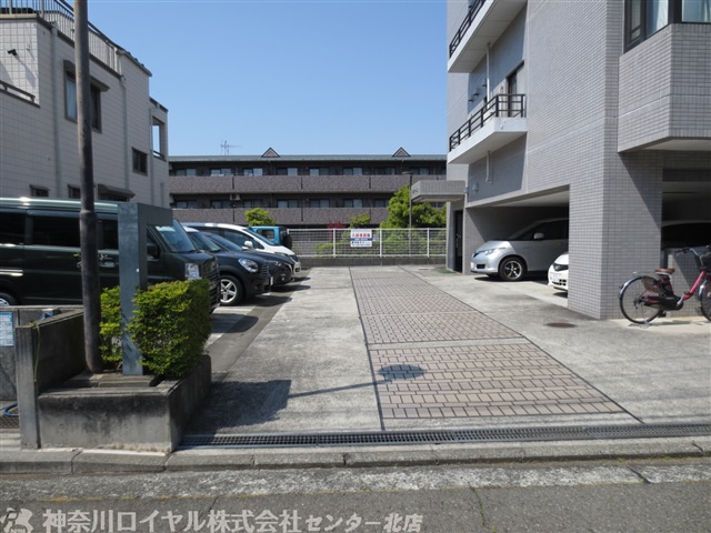 【駐車場】