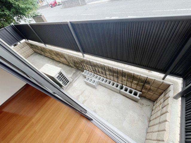 バリュージュ井原　B棟のバルコニー