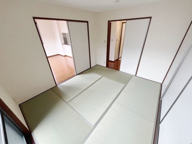バリュージュ井原　B棟の和室