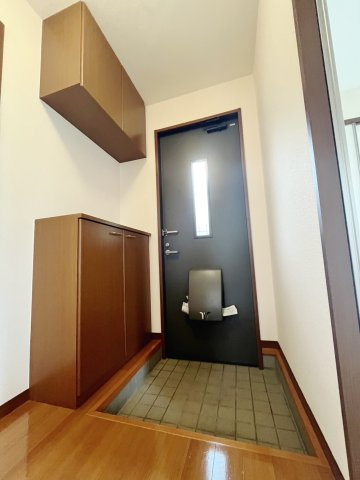 バリュージュ井原　B棟の玄関