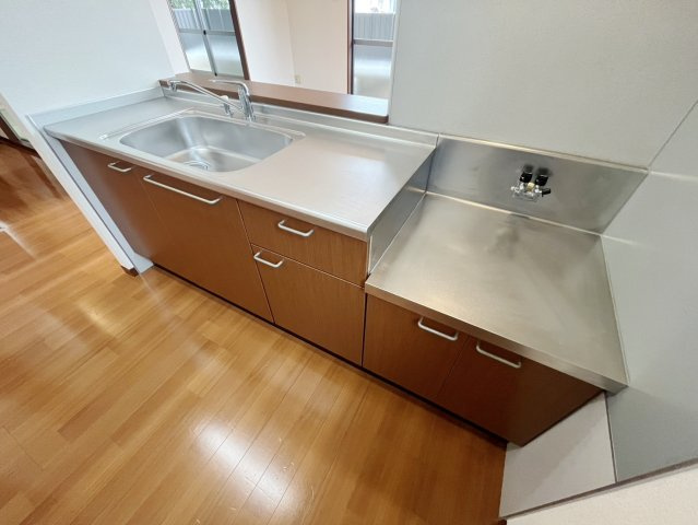 バリュージュ井原　B棟のキッチン