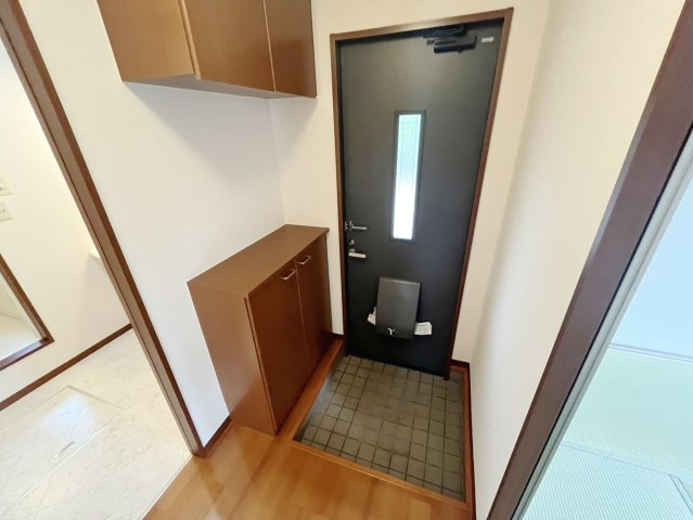 バリュージュ井原　B棟の玄関