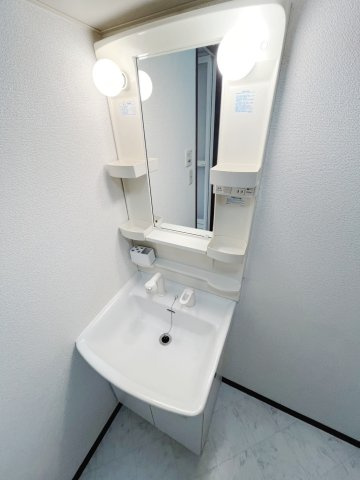 バリュージュ井原　B棟の独立洗面台