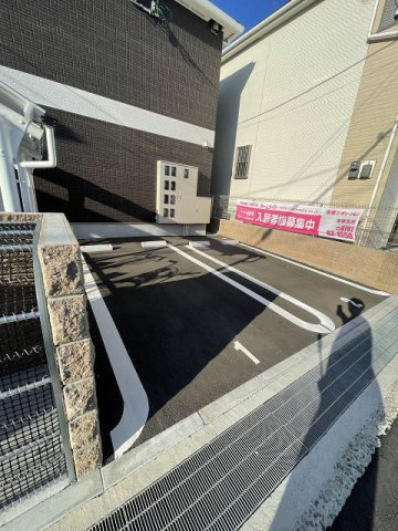プランドール豊町の駐車場