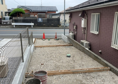 【駐車場】 | 立野台新築戸建 | お車を2台駐車可能なカースペースを完備しています。ご家族用の愛車に加えて来客用やセカンドカーの駐車にも対応できる利便性の高さが魅力です。前面道路幅員も広く落ち着いて駐車作業を行っていただけます。