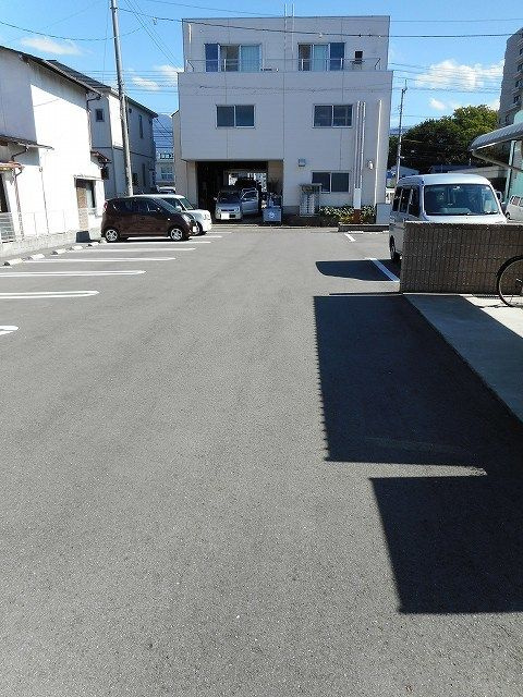 カーサ　ピュ　フェリーチェⅢの駐車場