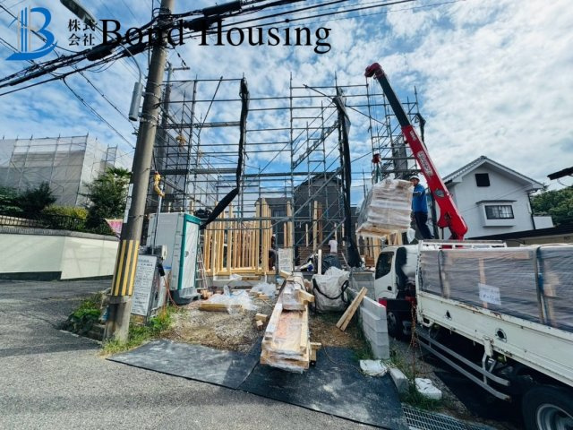 車並列3台駐車可　緑が丘駅徒歩9分北山台２丁目　A号棟の前面道路含む現地写真