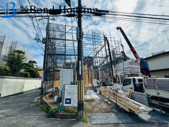 車並列3台駐車可　緑が丘駅徒歩9分北山台２丁目　A号棟の前面道路含む現地写真