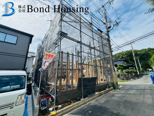 車並列3台駐車可　緑が丘駅徒歩9分北山台２丁目　A号棟の前面道路含む現地写真