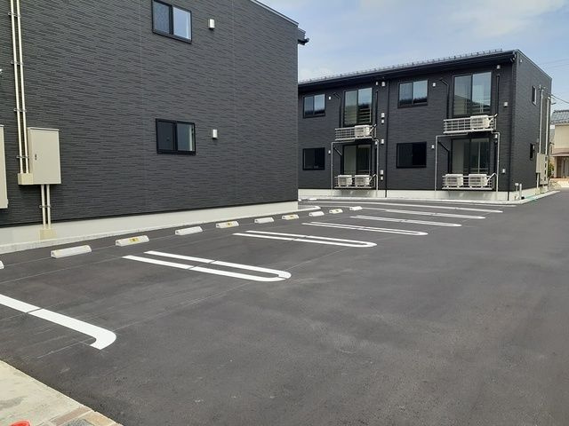 ＧＲＡＮＤ　ＦＩＥＬＤ　Ａの駐車場