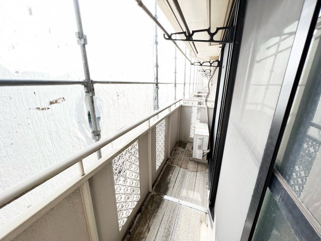 ニューエクセルハイムのバルコニー|お洗濯にも便利なバルコニー付き