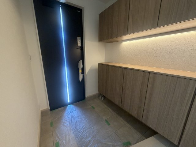 姫路市飾東町庄の新築一戸建の玄関