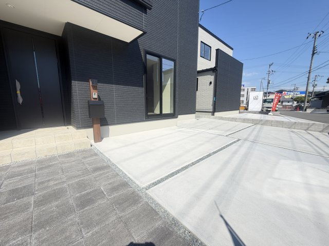 姫路市飾東町庄の新築一戸建の駐車場