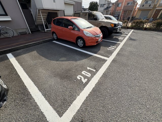 ネオアネックスの駐車場