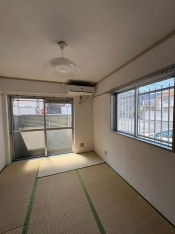 シャトレコジマの居間・リビング|※別部屋のお写真となります。参考にご覧くださいませ。