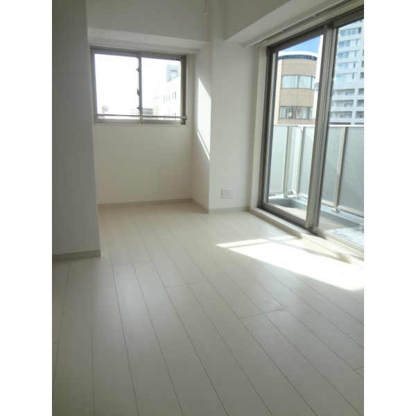 横浜翠葉BuildingⅠの居間・リビング
