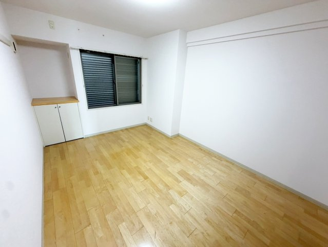 淀川ウエストタワーの洋室