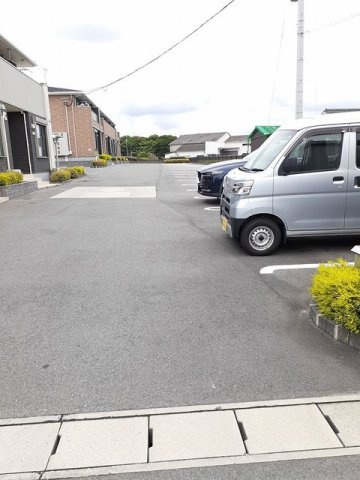 フィオーレ壱番館の駐車場|駐車場に車を止められます