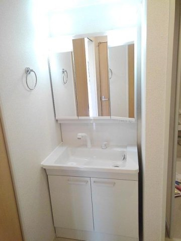 フィオーレ壱番館の洗面所|使いやすい洗面所です