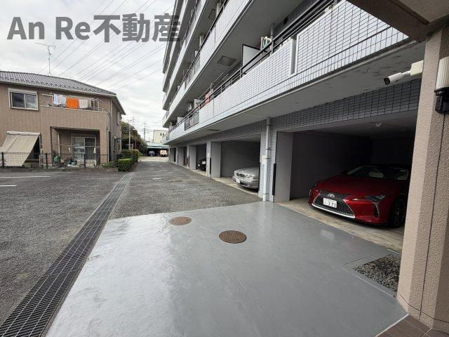 ピュア鳩ヶ谷の駐車場