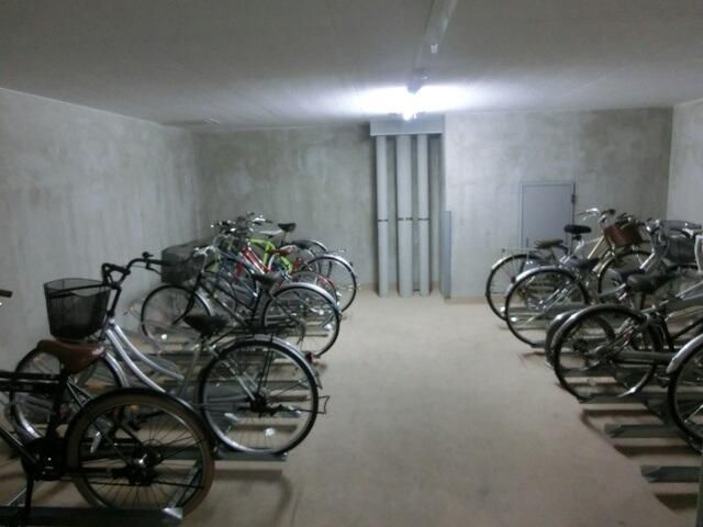 スカイコート両国参番館の駐車場