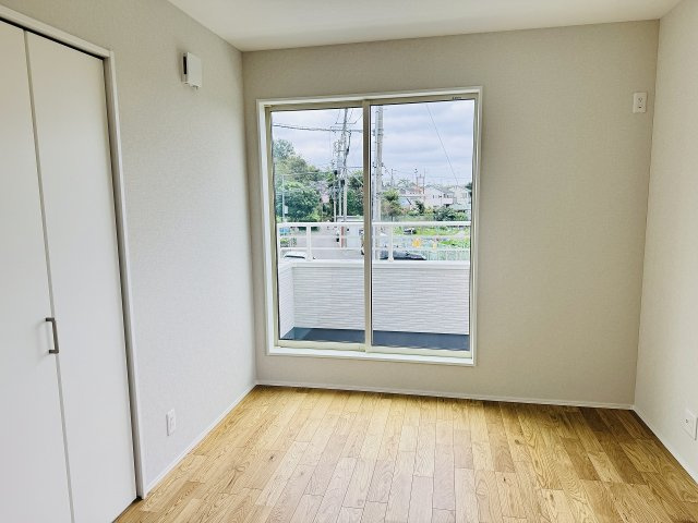 八王子市　元八王子町　新築一戸建て　７期の洋室|～2階バルコニーに面している5.3帖の洋室～