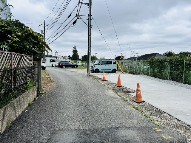 八王子市　元八王子町　新築一戸建て　７期の前面道路含む現地写真|～北側4ｍ道路に面しています～