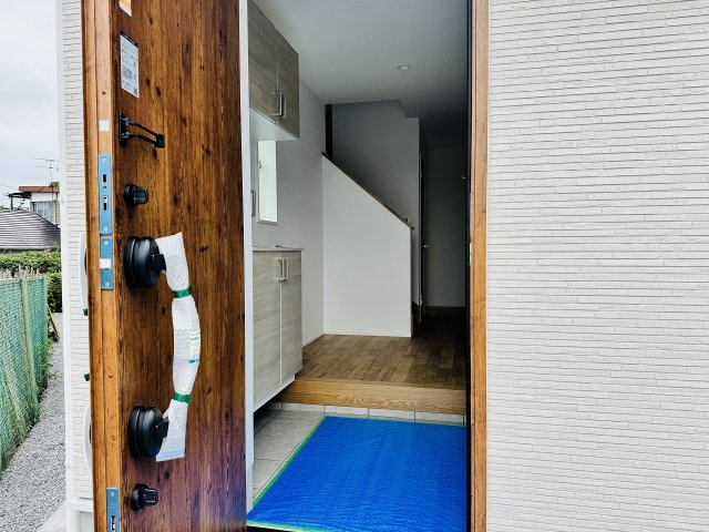 八王子市　元八王子町　新築一戸建て　７期の玄関|～玄関は安心のWロックキーを採用～