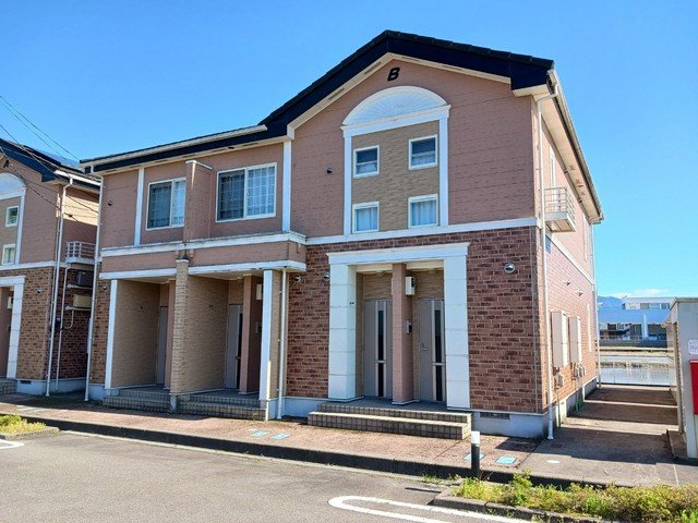 砺波市豊町１丁目のアパートの外観
