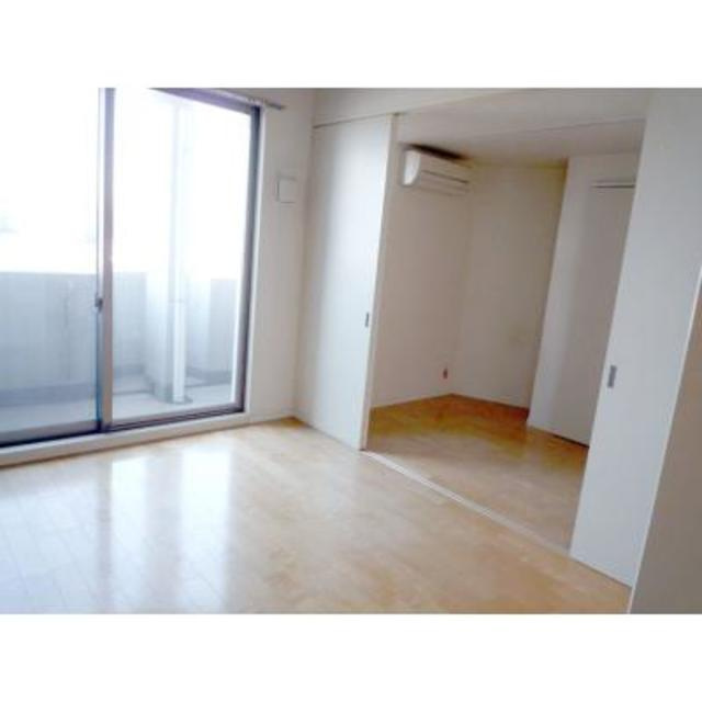 ホワイトフロントの居間・リビング|※写真は同タイプ住戸です。