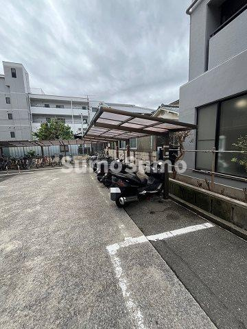 シャトル ヨネの外観