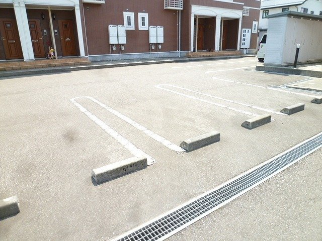 ヴィラ・セレーノ　Ａの駐車場