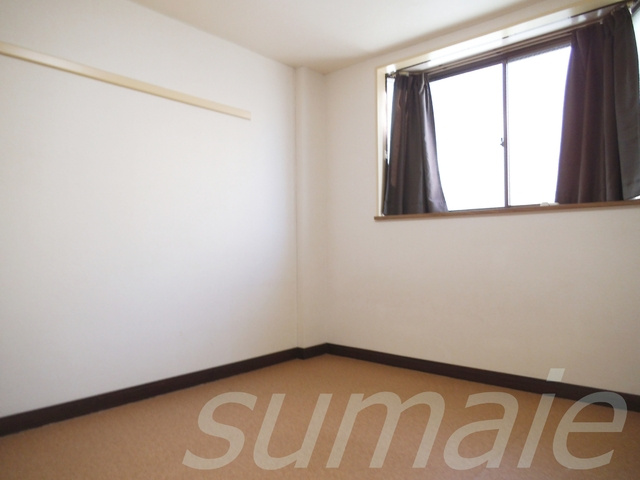 藤コーポの居間・リビング|角部屋のお部屋です！！