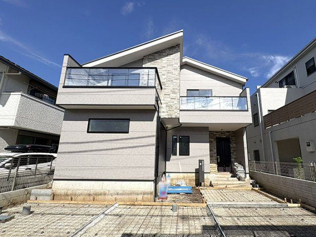 【外観】 | 練馬区石神井台3丁目　新築一戸建住宅　全1棟　(保谷店) | 2026年9月撮影/西武池袋線「大泉学園」駅より徒歩13分。駅前に商業施設が充実しており、お仕事帰りのお買い物も便利です。