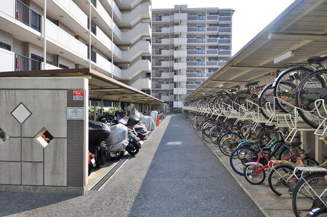 シャルマンフジロイアルクレセント泉大津東雲公園の駐輪場|駐輪場・バイク置場