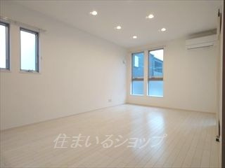 ヴェリテアムールⅡの居間・リビング|通風良い２階角部屋