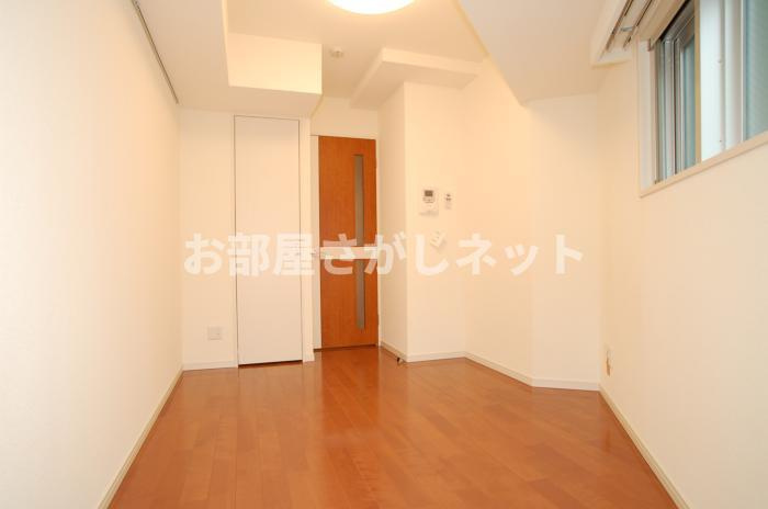ステージファースト西新宿【おとり物件なし】#学生・社会人にオススメ！初期費用分割払いOK！の居間・リビング