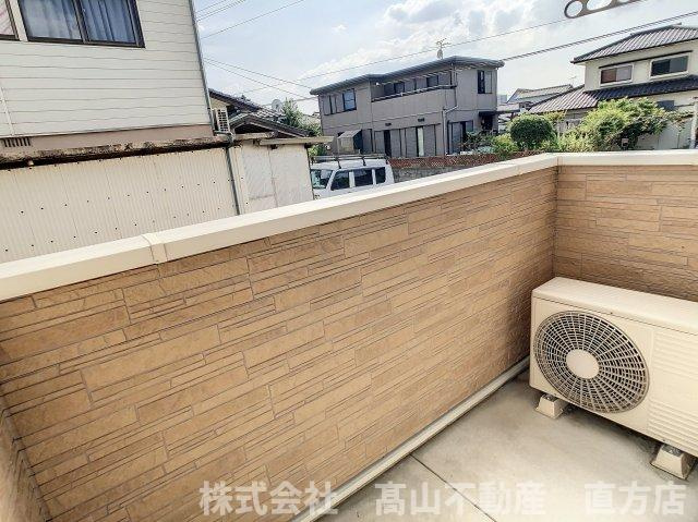 直方市大字知古のアパートのバルコニー