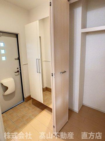 直方市大字知古のアパートの玄関