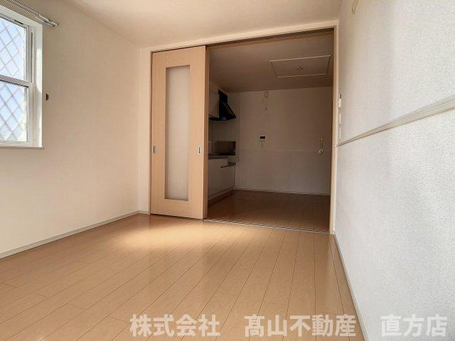 直方市大字知古のアパートの洋室