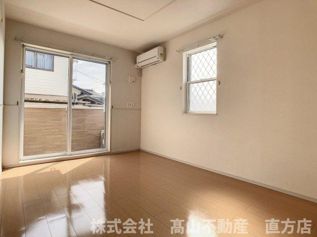 直方市大字知古のアパートの洋室