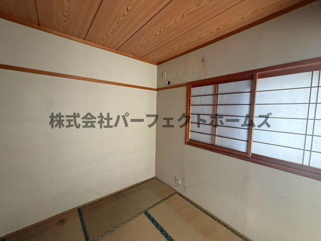 成美町戸建　賃貸の和室|畳の上でゆっくりとくつろげる和室です