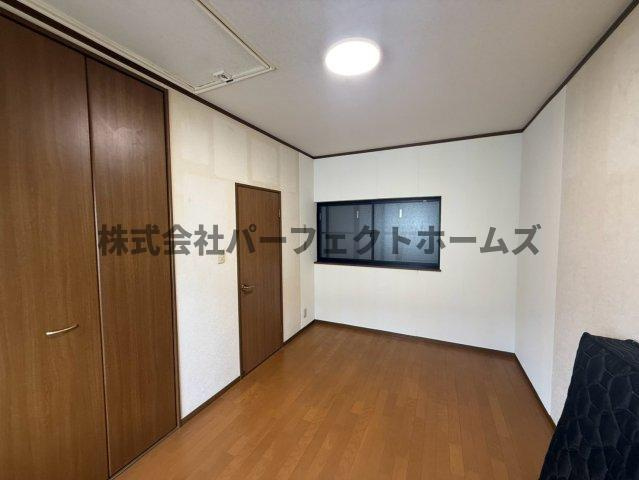 成美町戸建　賃貸の洋室|明るい洋室です